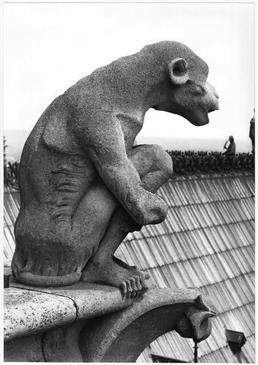 Gargouille de singe, de la balustrade de la Grande Galerie de la façade ouest, réplique d