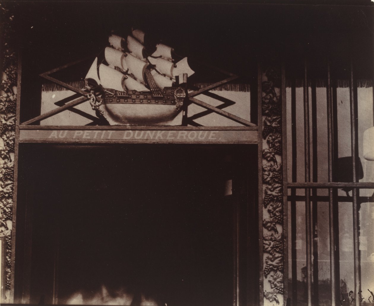 Au Petit Dunkerque, 3 quai Conti - Eugène Atget