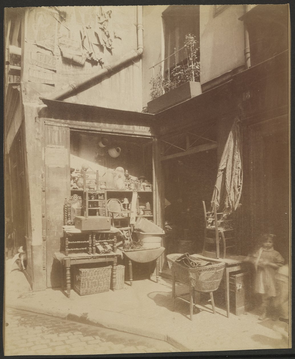 Brocanteur, Un Coin de la Rue Beaubourg, 8. (4) - Eugène Atget
