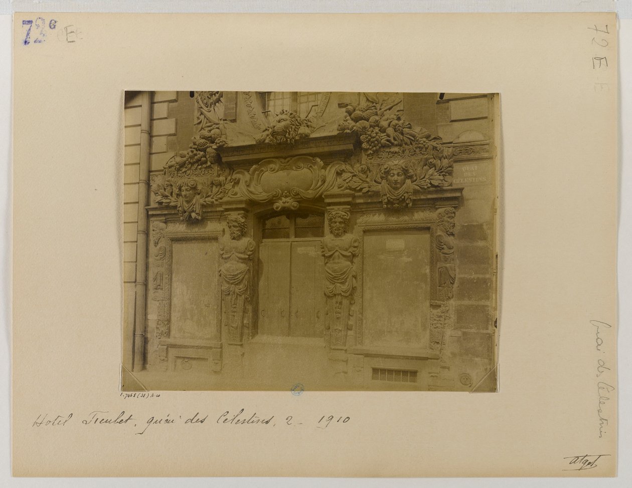 Porte, façade sur rue, hôtel de Fieubet (hôtel de la Valette, école Massillon), 2 quai des Célestins, 4ème arrondissement, Paris - Eugène Atget