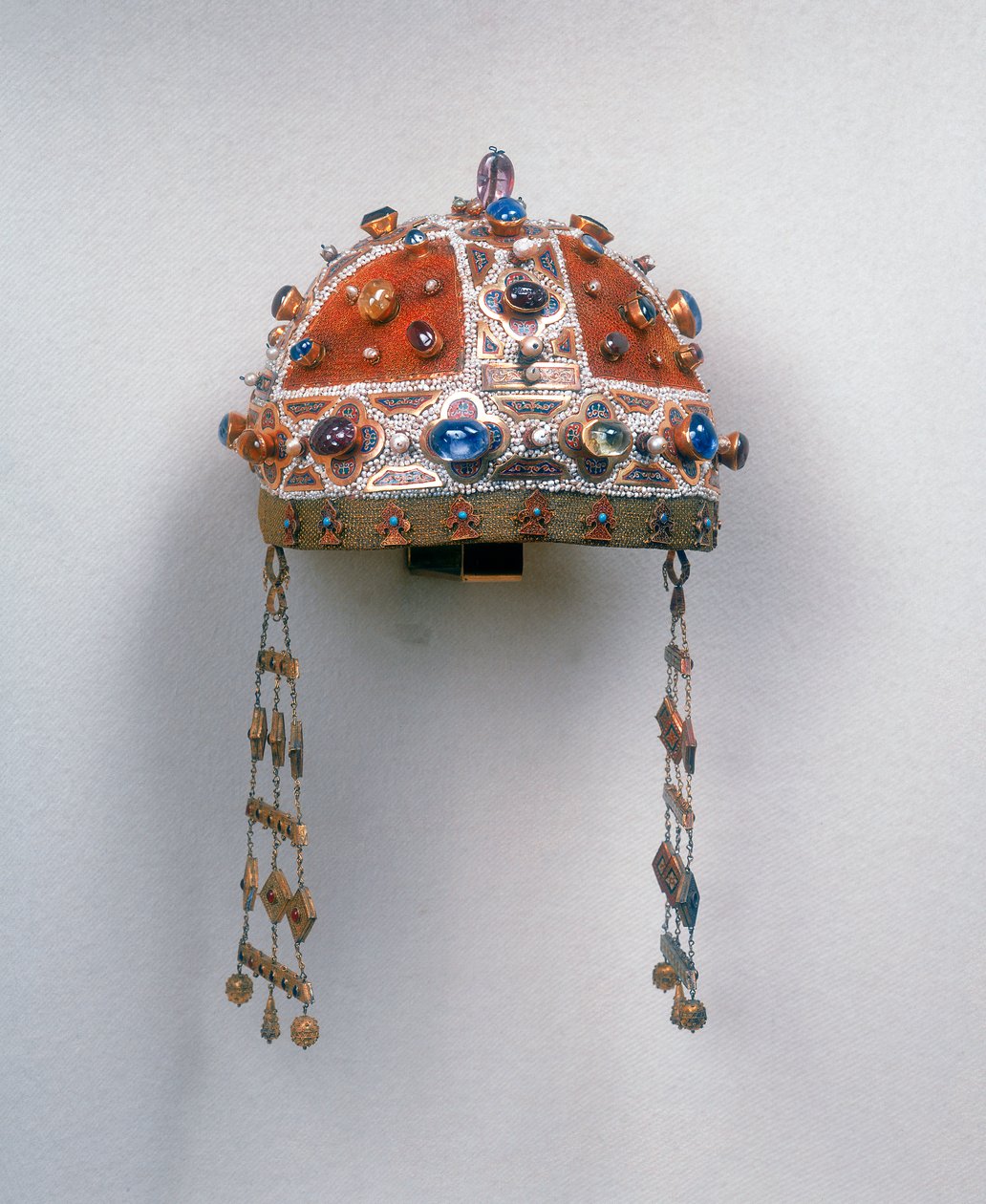 Couronne de Costanza, conservée dans la chapelle Tesoro, Cathédrale de Palerme (métal, émail, perles et bijoux) - European School