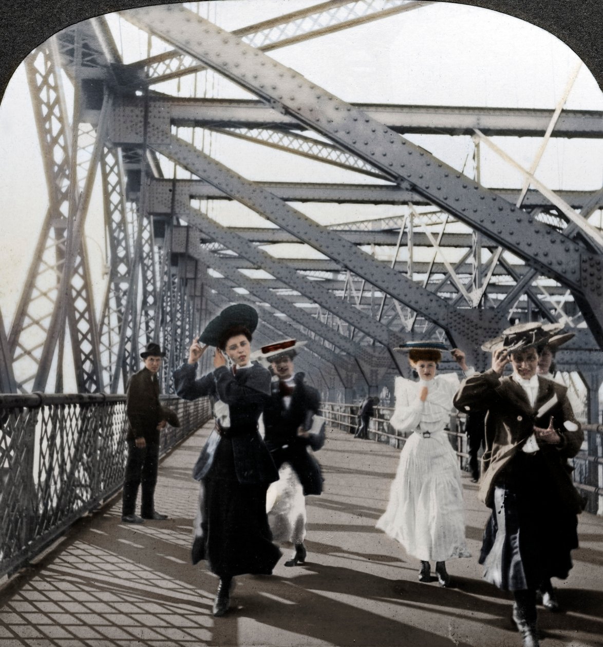 La promenade, Williamsburg Bridge, New York, USA, vers 1900 - Excelsior Stereoscopic Tours