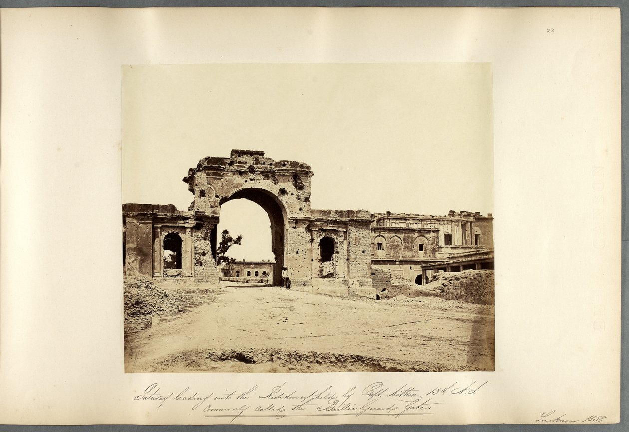 Porte menant à la Résidence, Lucknow - Felice Beato