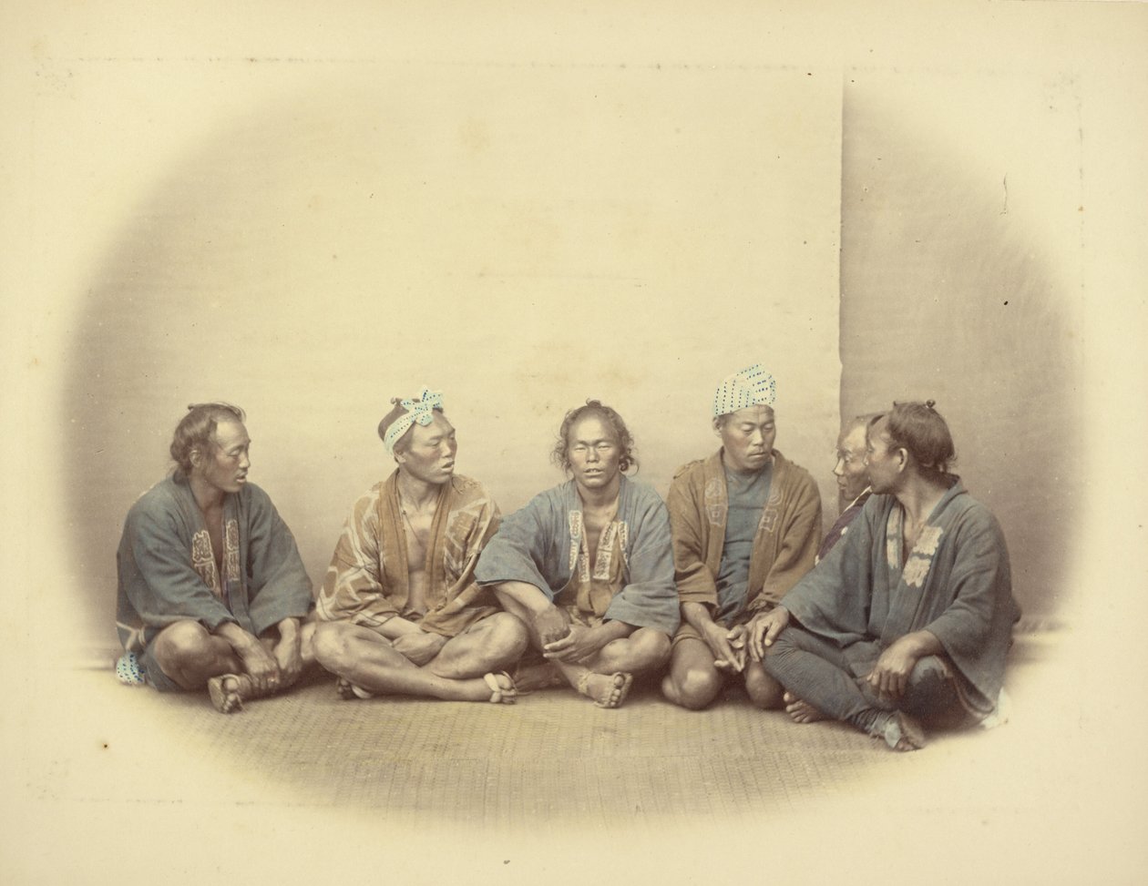 [Un groupe de travailleurs japonais sous contrat de servitude] - Felice Beato