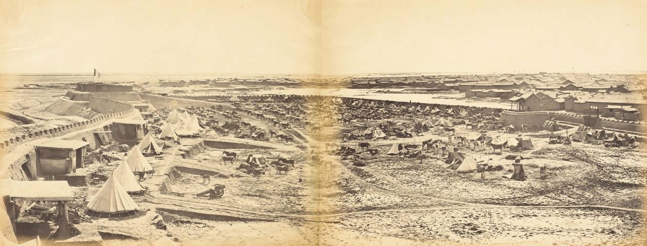 Intérieur du fort de Pehtang montrant le cheval de Probyn, 1er août 1860 - Felice Beato
