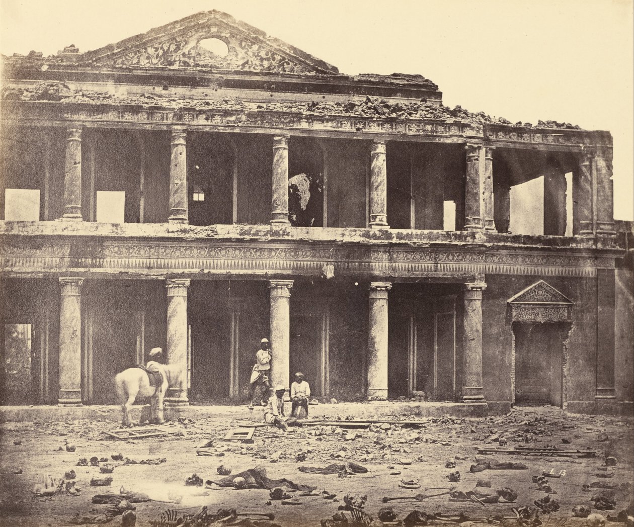 Intérieur de Secundra Bagh après le Massacre - Felice Beato