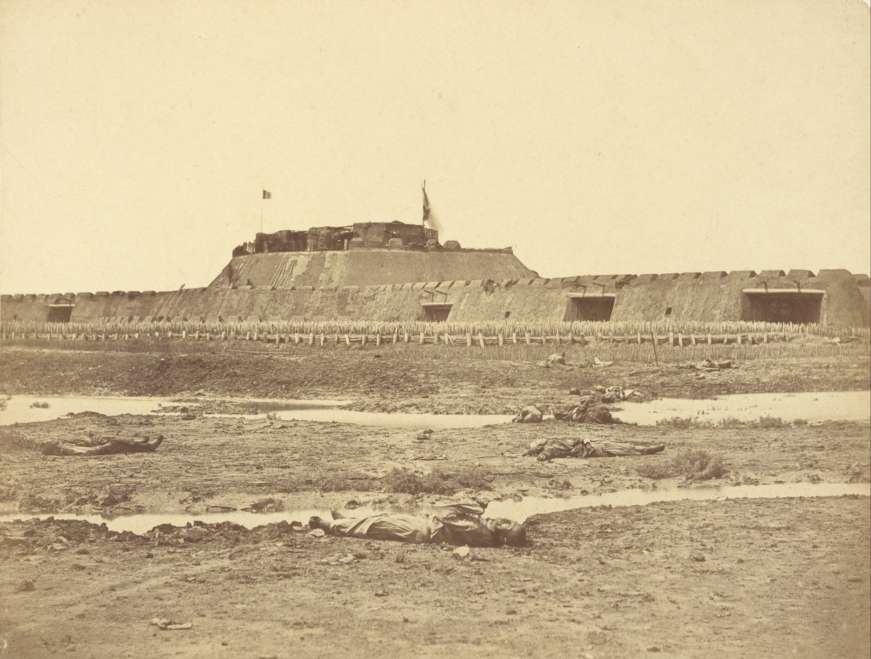 Arrière du fort nord après sa capture, montrant la retraite de l