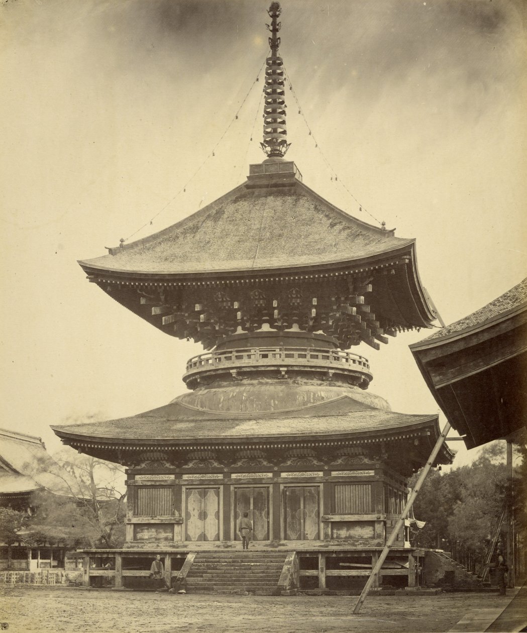 [Pagode à un étage, sanctuaire Hachiman, Kamakura] - Felice Beato