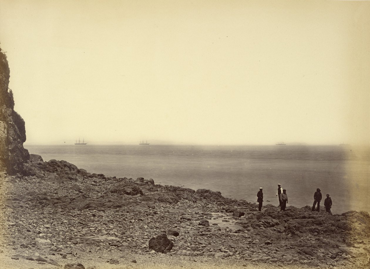 [Vue du rivage avec des navires à l