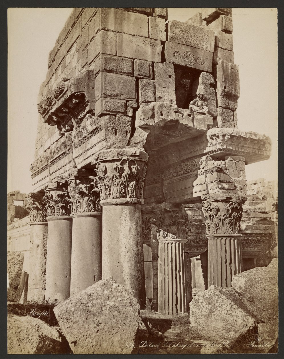 Détail des chapiteaux du Proanos Baalbek - Félix Bonfils