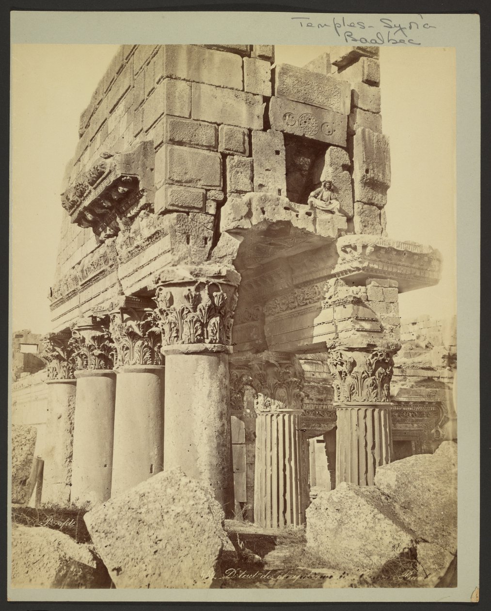 Détail des chapiteaux du pronaos de Baalbek - Félix Bonfils