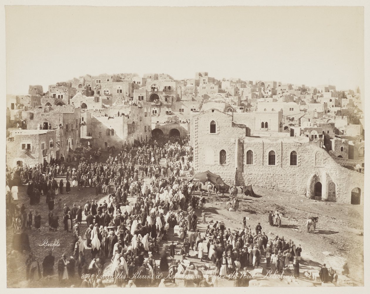 Entrée des Pèlerins à Bethléem... Palestine n° 899 - Félix Bonfils