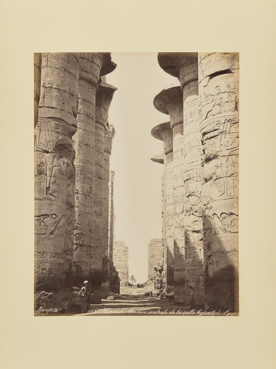 Karnak. Avenue centrale de la salle hypostyle, Égypte - Félix Bonfils