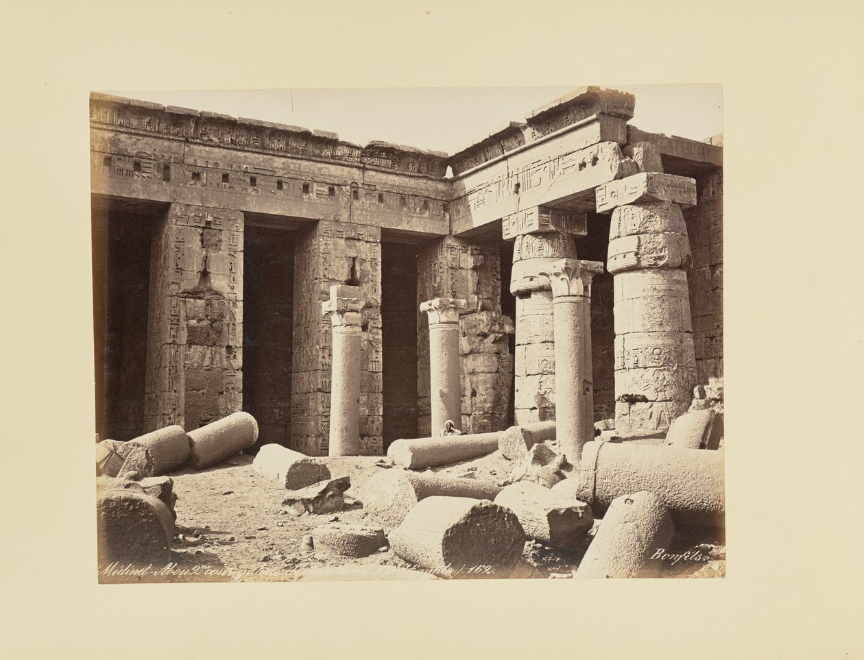 Médinet-Habou, deuxième cour, galerie de Thoutmôsis Ier (Égypte) - Félix Bonfils