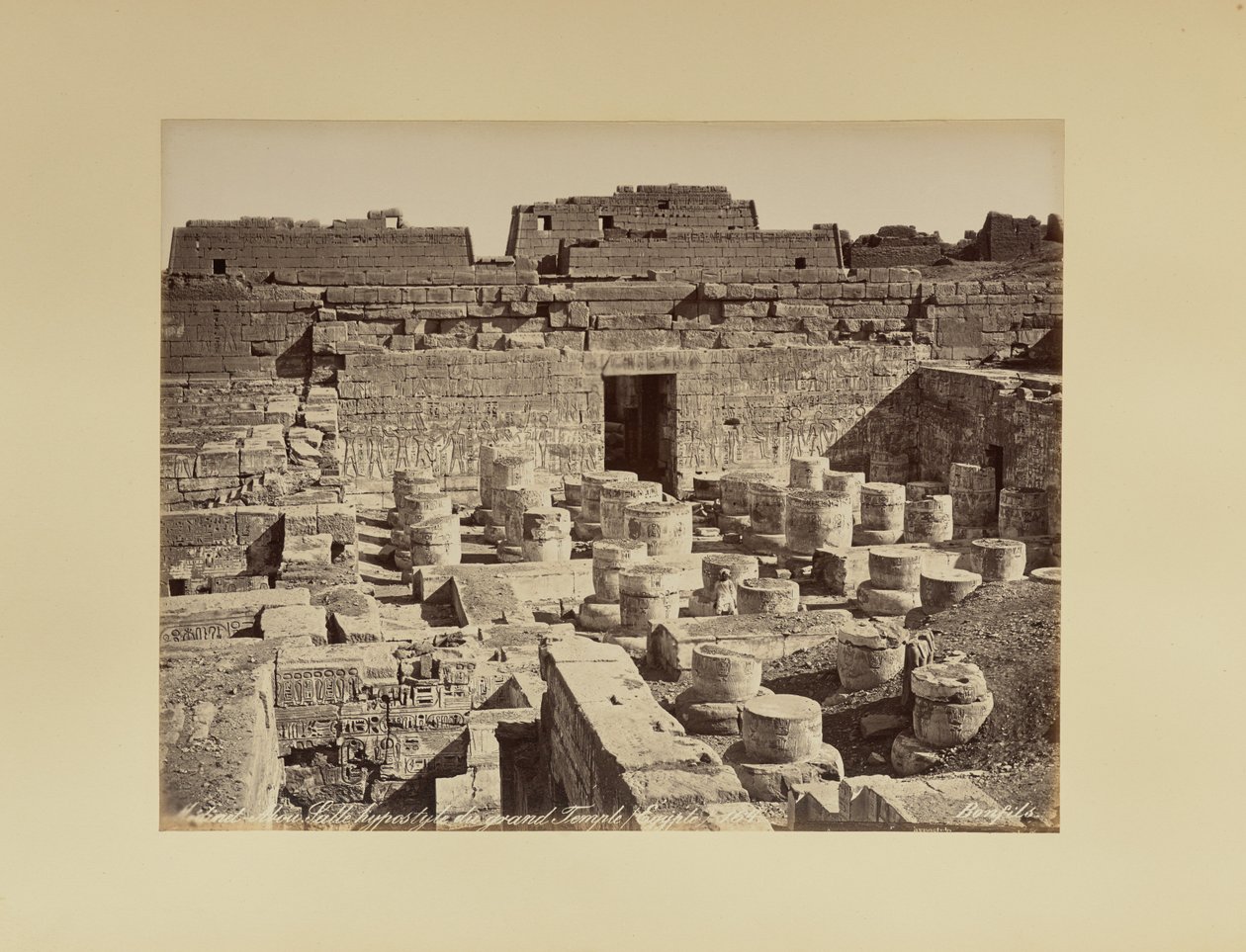 Médinet-Abou. Salle hypostyle du grand Temple (Égypte) - Félix Bonfils