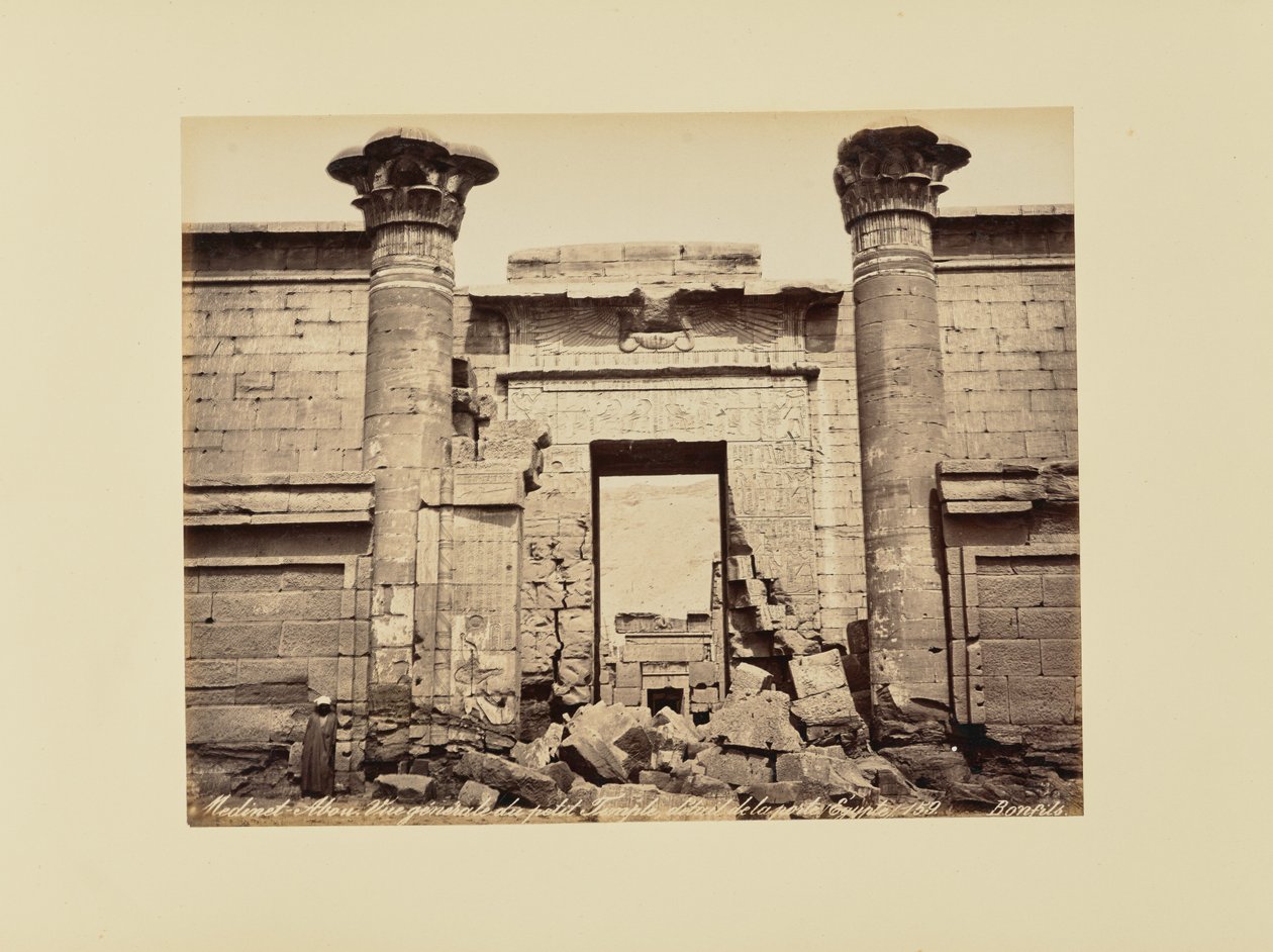Medinet-Abou. Vue générale du petit Temple, détail de la porte (Égypte) - Félix Bonfils
