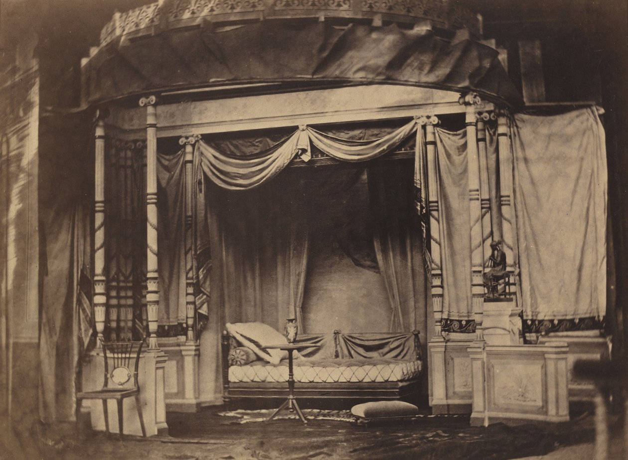 Chambre à coucher exposée à l