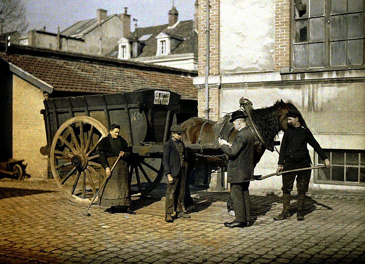 Employés de la Maison Rohart avec un cheval et une charrette, Reims, Marne, France, 1917 - Fernand Cuville