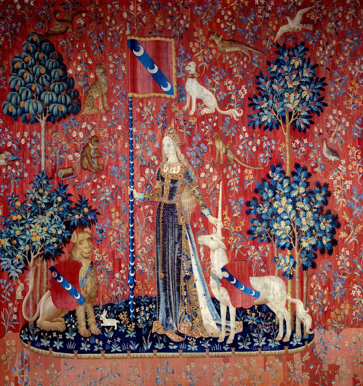 Une jeune femme entourée d