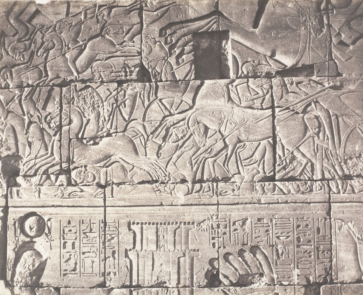 Karnak Thèbes, enceinte du palais - détails de sculptures au point O - Félix Teynard