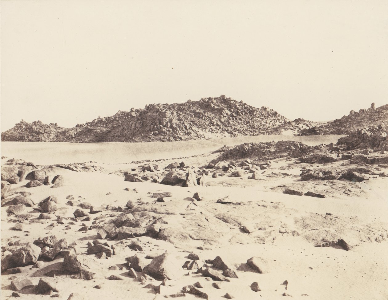 Première Cataracte, Montagnes Granitiques Couvertes de Sables, 1851-52, imprimé 1853-54 - Félix Teynard