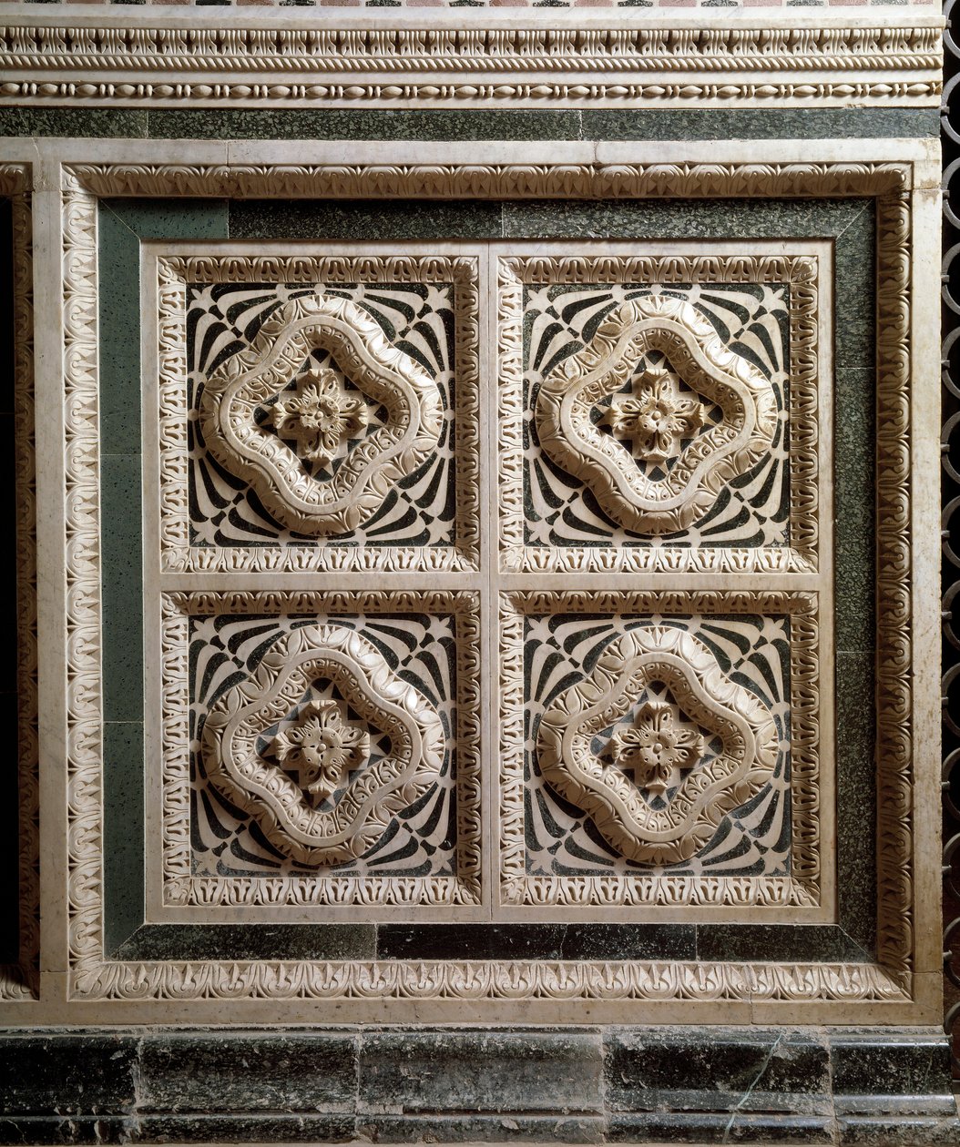 Détail du mur en marbre soutenant la chaire en marbre - Florentine School