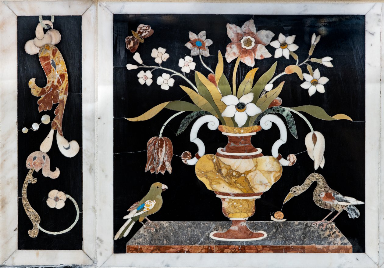 Le maître-autel, équipé de deux tables, surmonté d