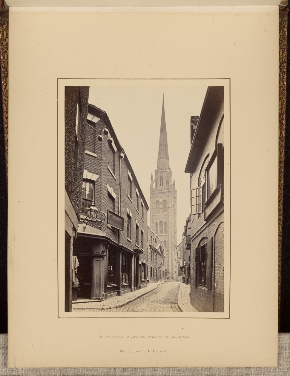 Coventry, tour et flèche de St. Michael