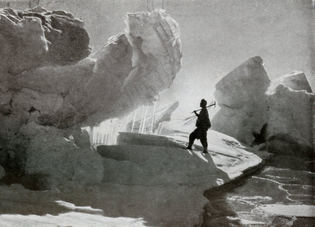 Blocs de glace sous pression près de Discovery Bluff, vers 1911, 1913 - Frank Debenham