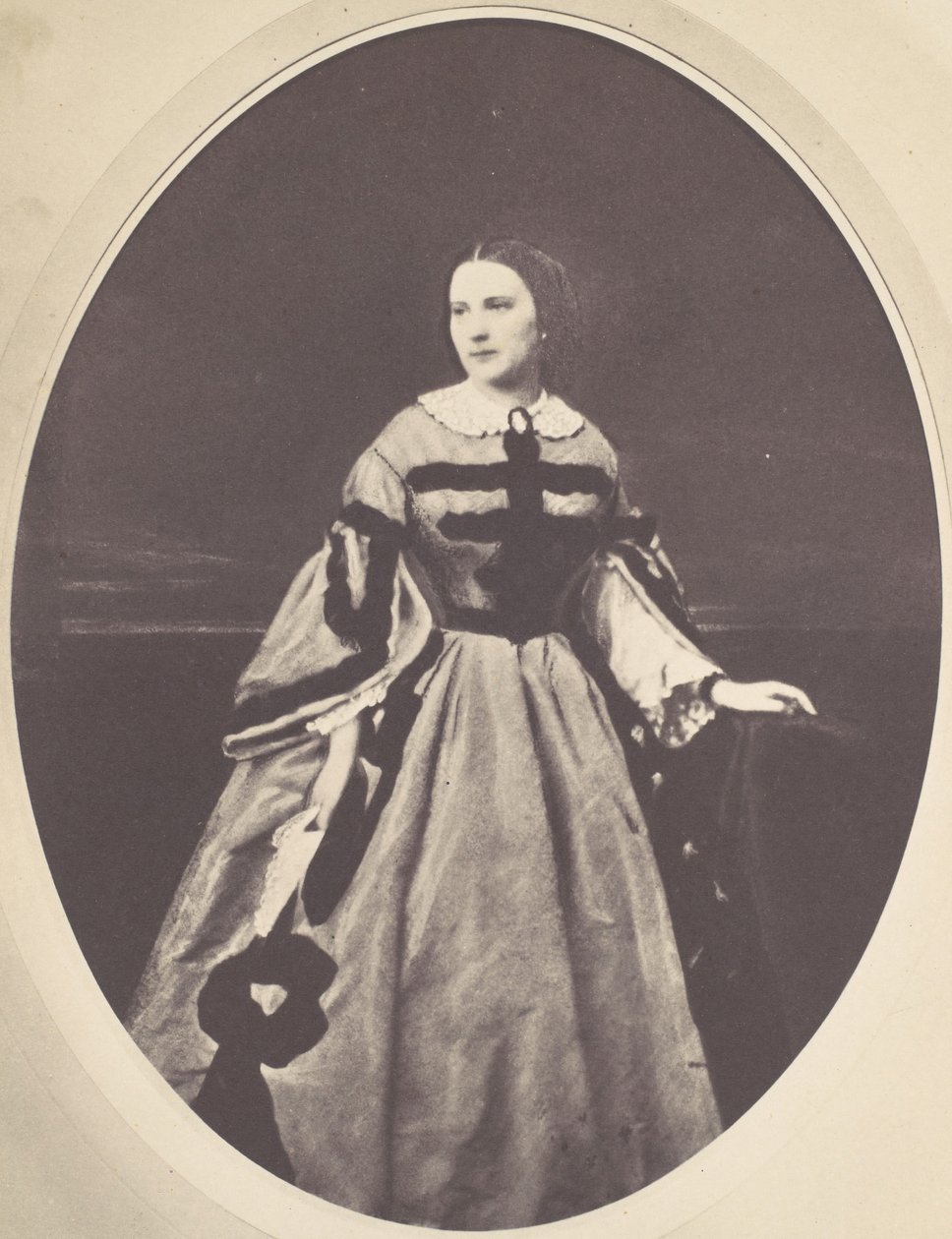 Portrait Féminin, Debout, Regardant à Gauche - Franz Antoine