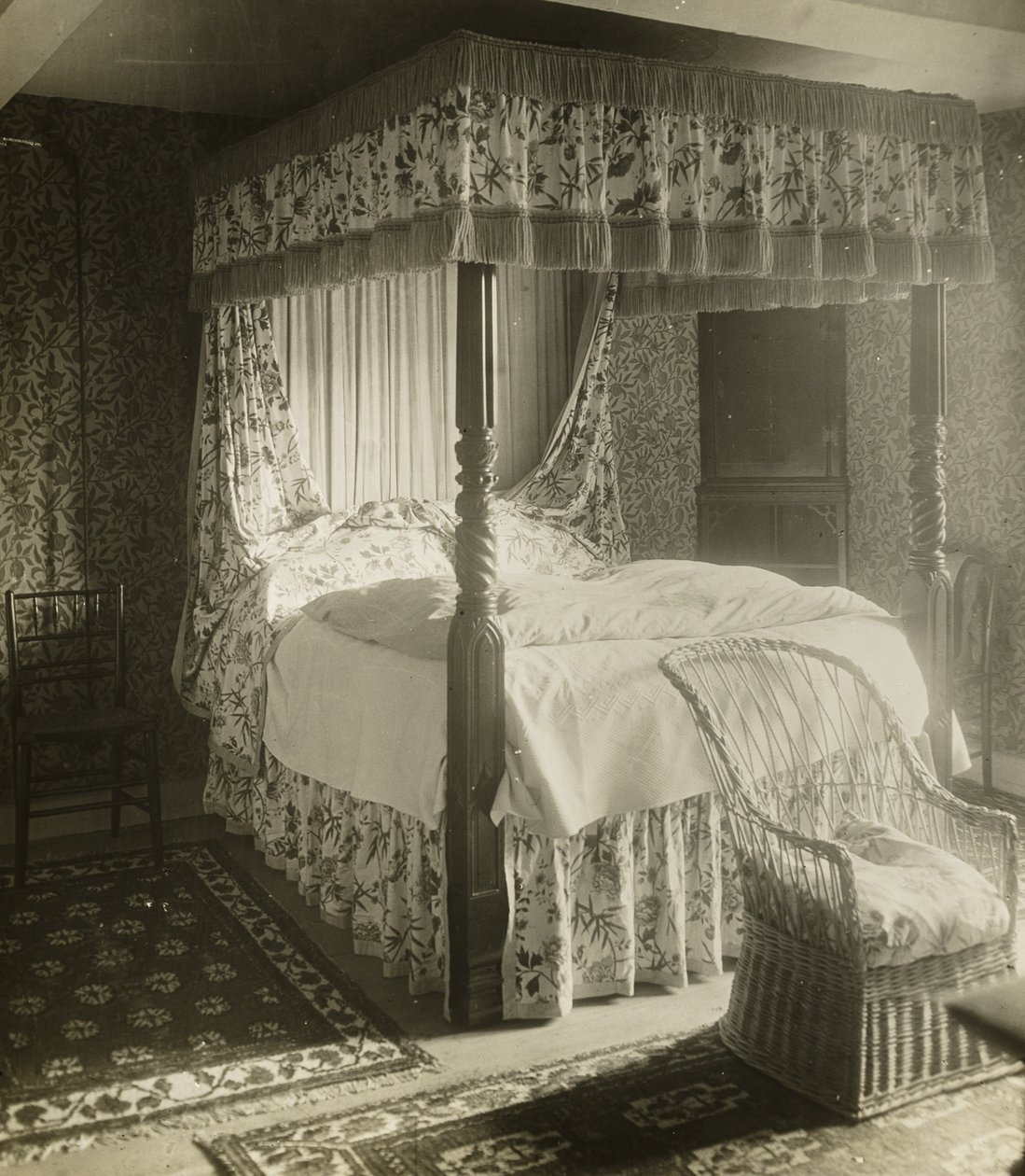 Kelmscott Manor : Bed Wm. Morris Was Born In - Frederick H. Evans