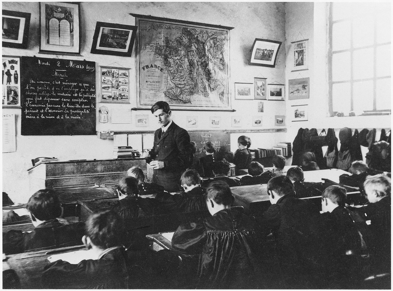 Classe dans une école primaire, Orme, 2 mars 1909 - French Photographer