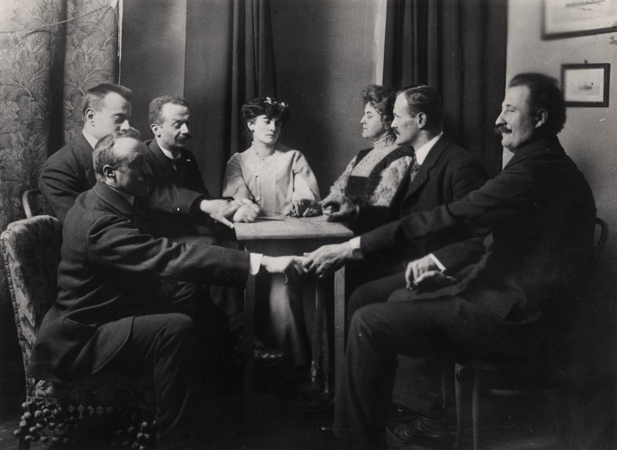 Séance spirite, de Fotografie di Fantasmi par E. Imoda, 1912 - French Photographer