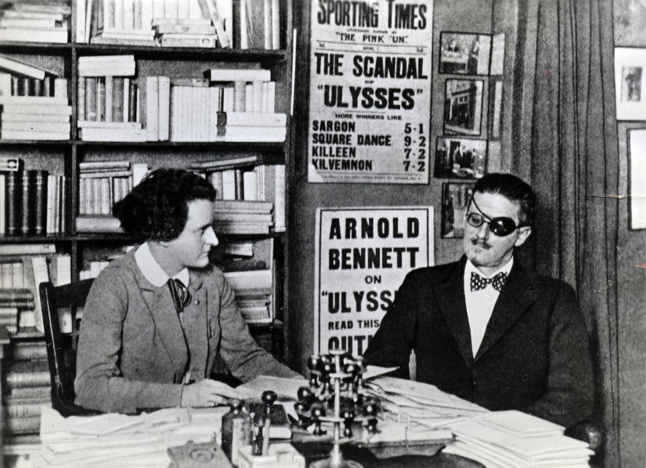 Sylvia Beach et James Joyce, vers 1922 - French Photographer