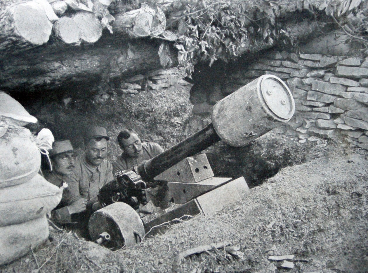 Canon français de 48 utilisé pour lancer des mines terrestres, 1915 - French Photographer