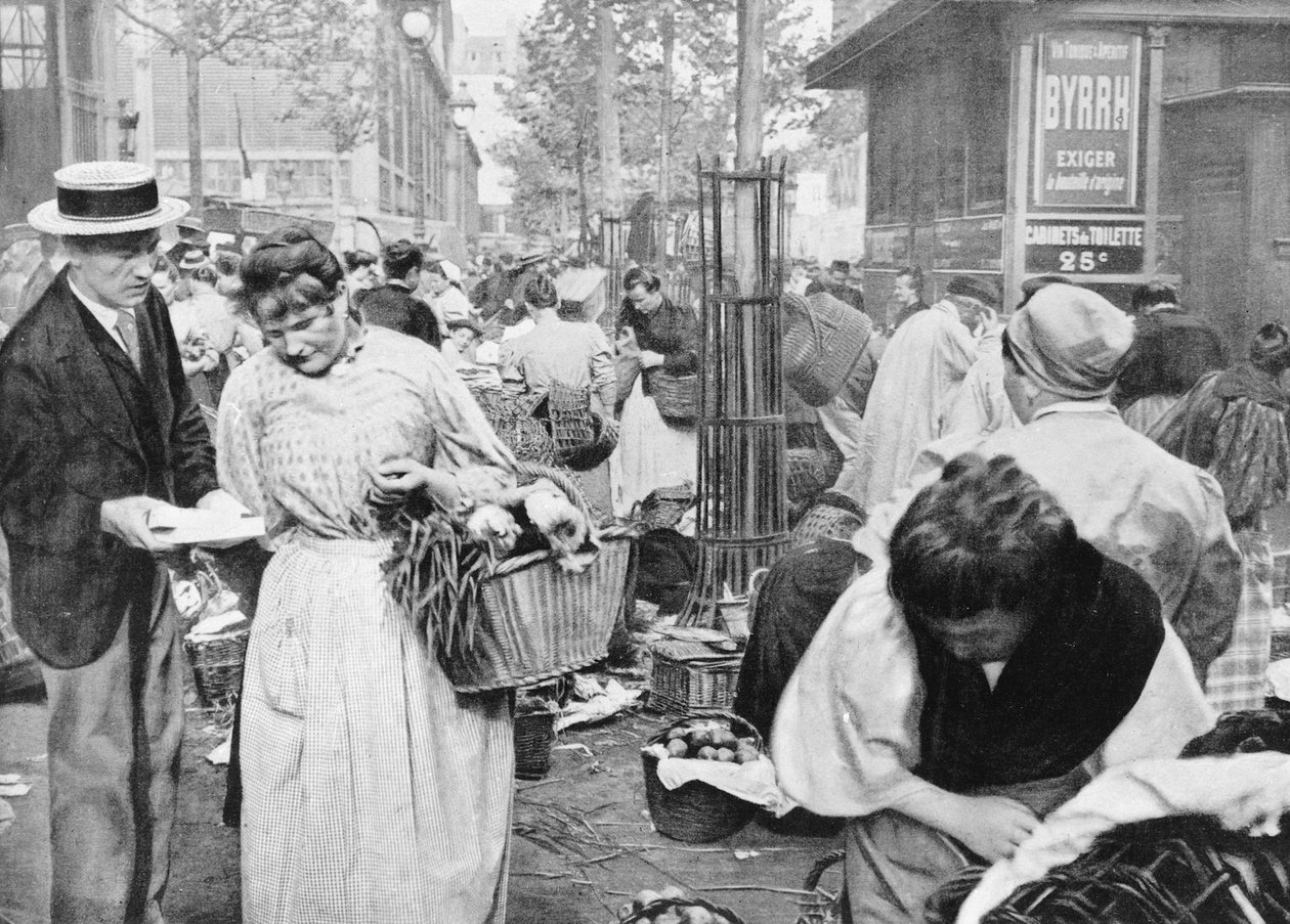 Marchand ambulant parmi les acheteurs et vendeurs, Les Halles, Paris, 1896 - French Photographer