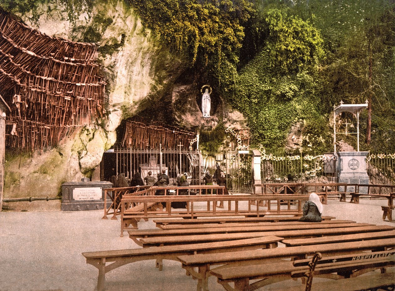 Notre-Dame de Lourdes - French Photographer