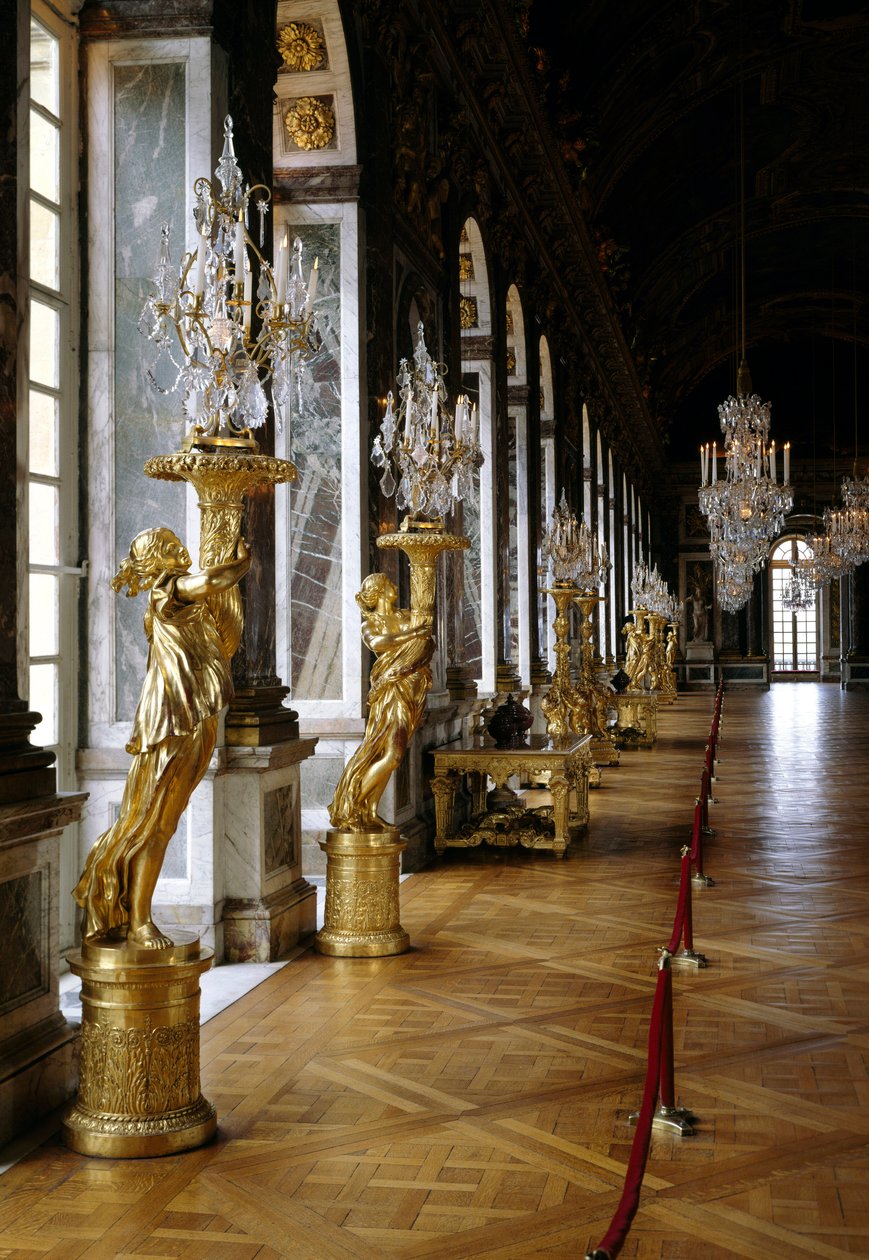 Architecture : vue de la Galerie des Glaces restaurée. Versailles. Musée du Château - French School