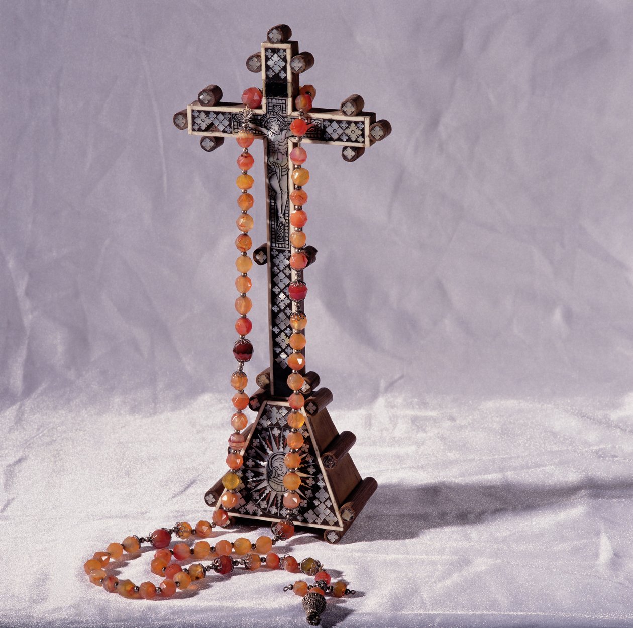Crucifix et chapelet ayant appartenu à Marie Stuart (1542-87) - French School