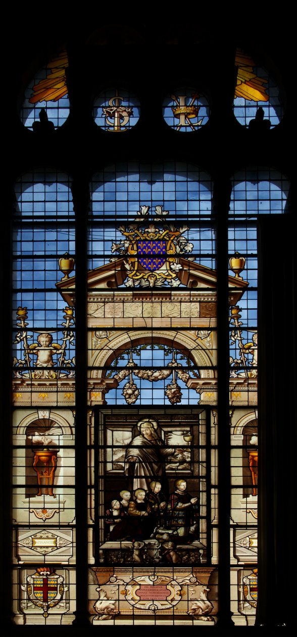 Fenêtre sud de la chapelle du Château de Chantilly - French School