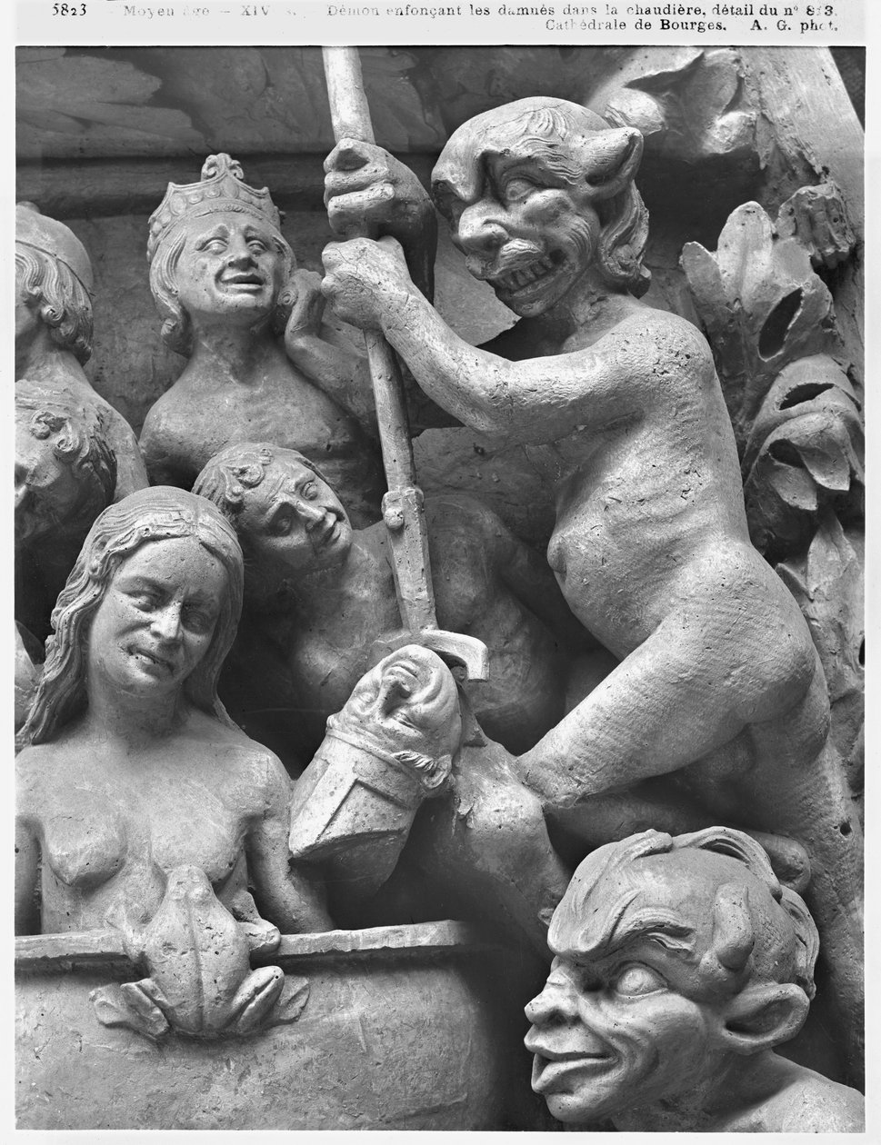 Diable poussant un évêque dans le feu, du Jugement Dernier de la Cathédrale Saint-Étienne de Bourges (détail) - French School