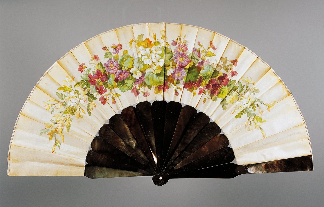 Éventail avec motifs floraux, soie peinte et nacre, créé par Felix Alexandre, Paris - French School