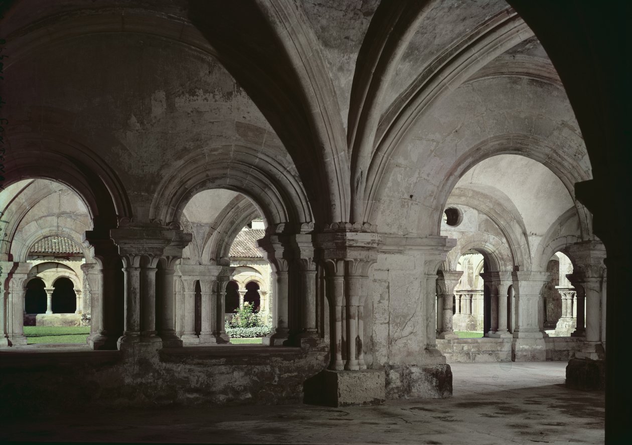 Vue intérieure du cloître depuis la salle capitulaire - French School