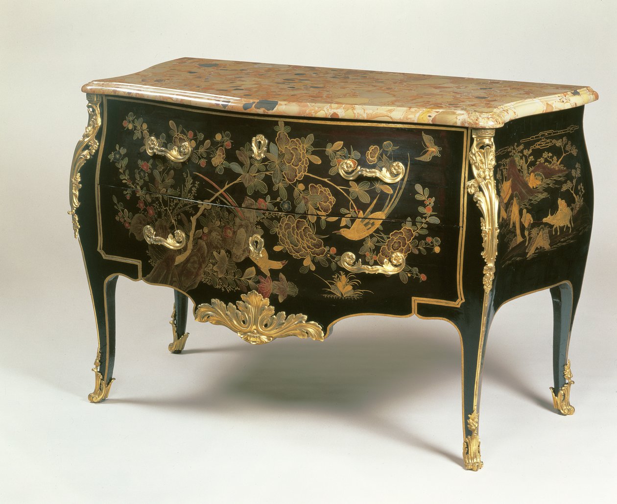 Commode Louis XV dans le style de Macret, vers 1765 - French School
