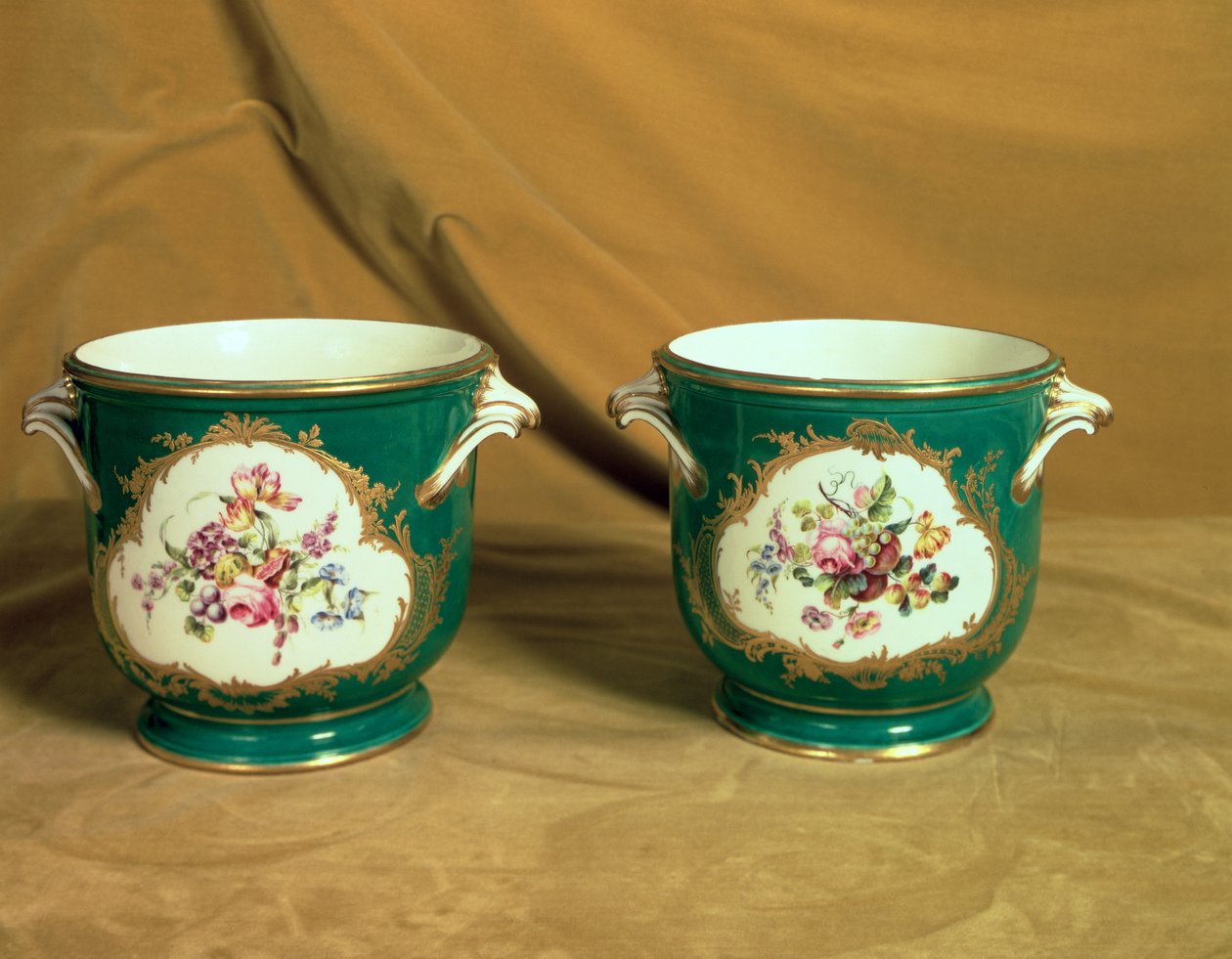 Paire de rafraîchissoirs de Sèvres, du service de Frédéric V, 1758 - French School