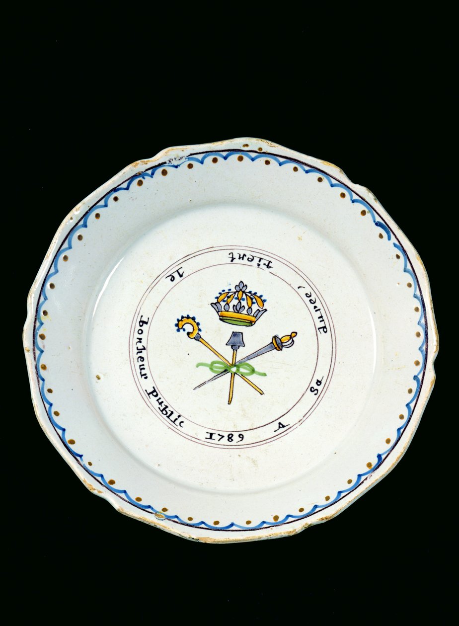 Assiette décorée avec les Trois Ordres sous la couronne royale, 1789 - French School