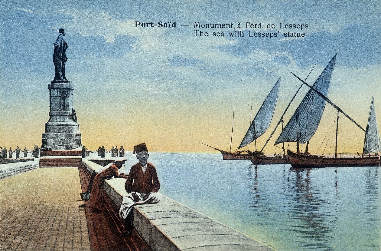 Carte postale de Port-Saïd. Monument dédié à Fernand de Lesseps avec vues du port et de la mer. Vers 1900 (carte postale) - French School