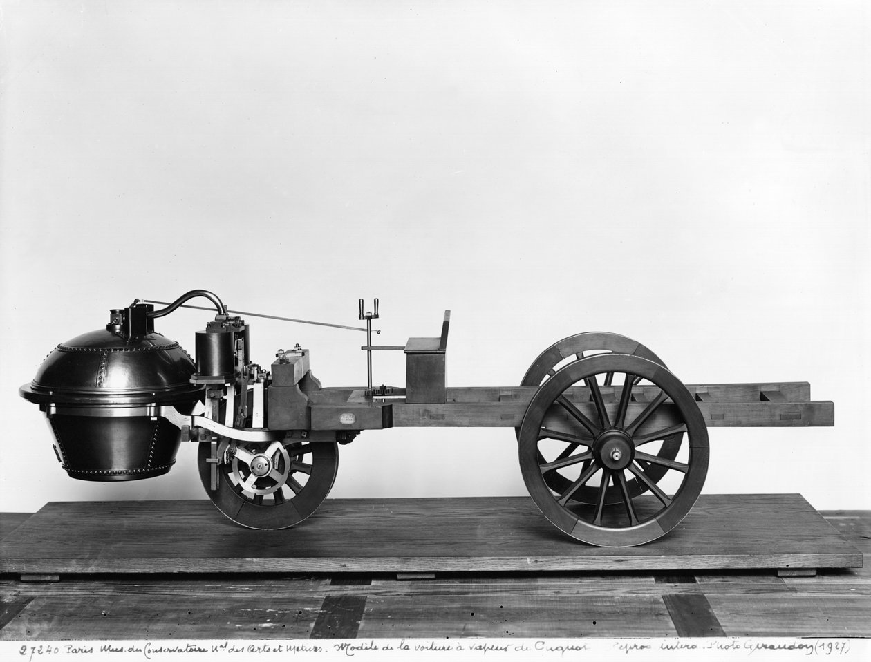Voiture à vapeur inventée par Nicolas Joseph Cugnot (1725-1804) - French School