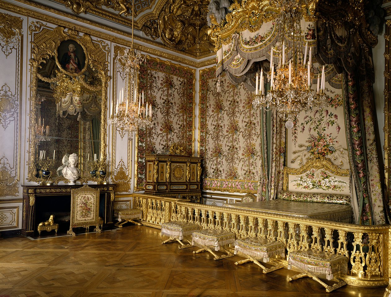 Vue de la chambre de la Reine de France Marie-Antoinette de Habsbourg Lorraine (1755-1793). Versailles, musée du château - French School