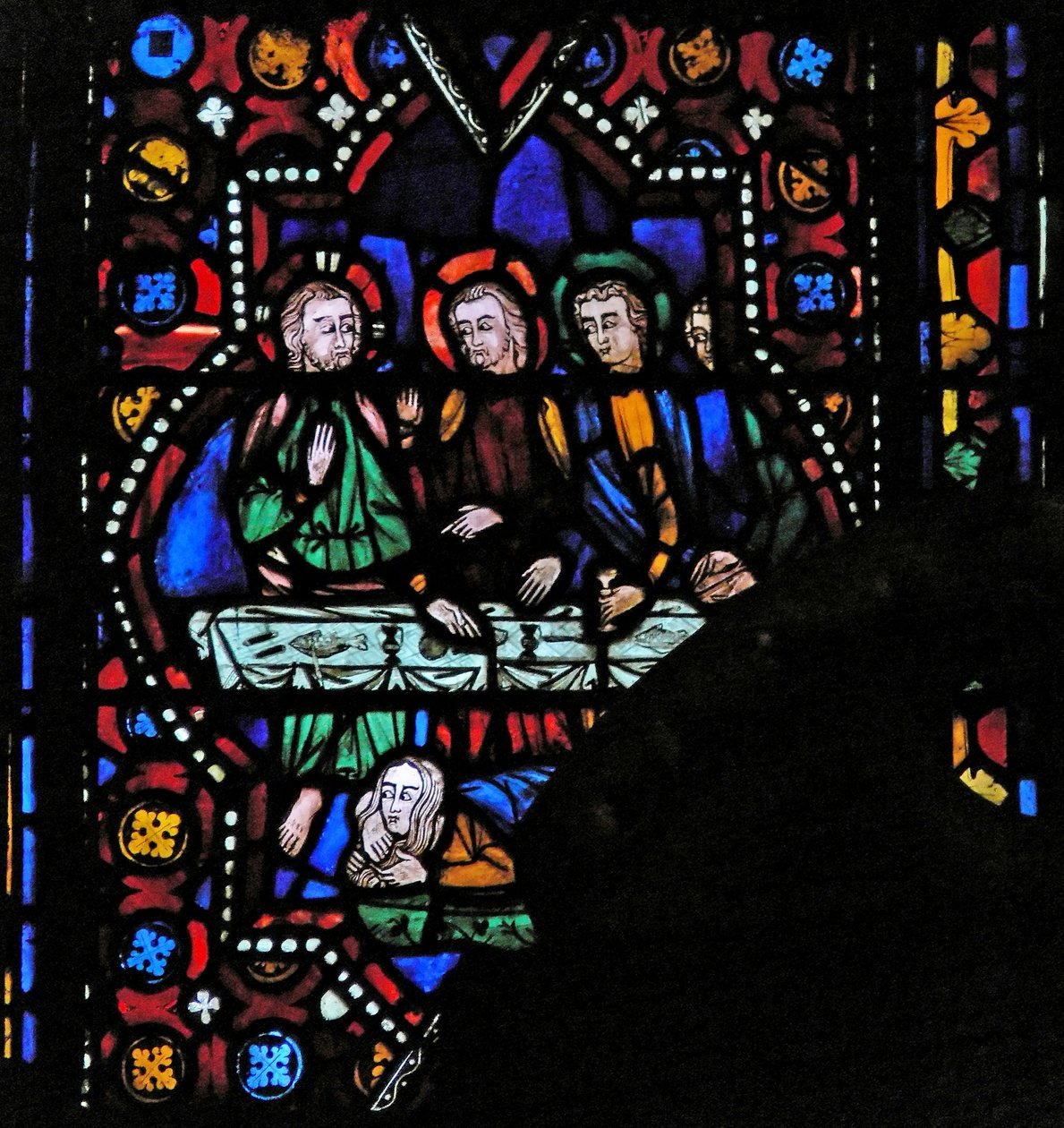 Fenêtre n1 représentant Marie-Madeleine lave les pieds du Christ - French School